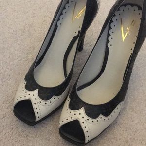 Size 7.5 Vince Camuto black and white heels